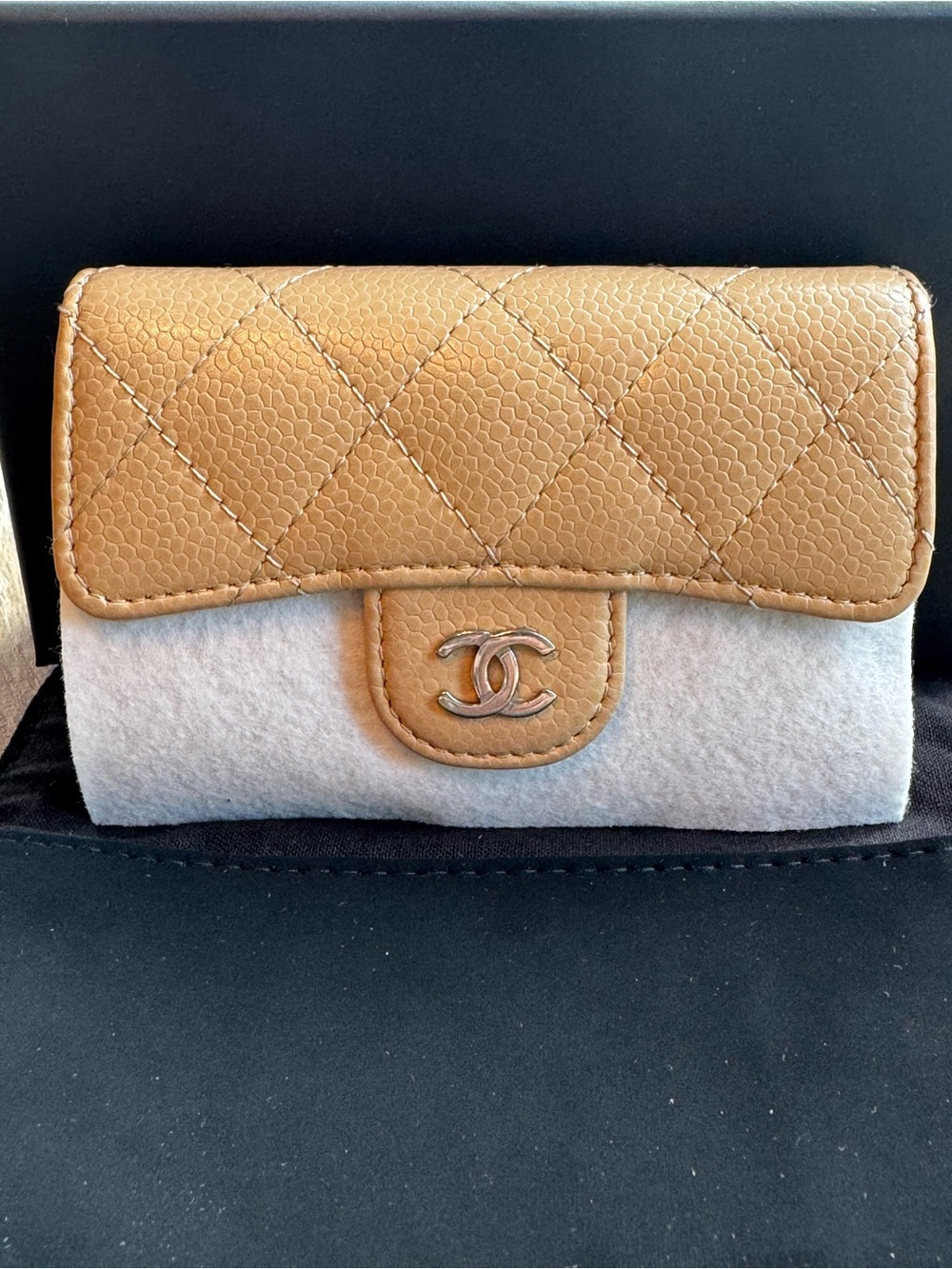 CHANEL Beige Quilted Caviar Leather Card Holder with Silver CC - Picture 2 of 15